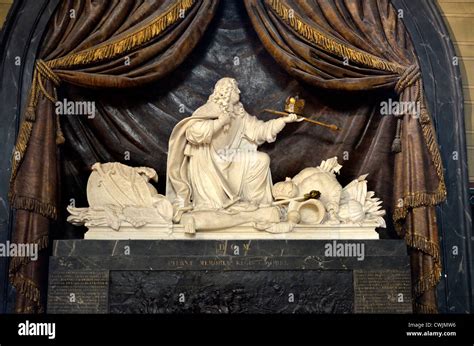 The Sarcophagus of Saint-Germain-des-Prés: An Intricate Dance of Myth and Mortality!