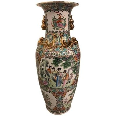 The  Khmer Vase: Exquisite Gold Accents and Intricate Floral Motifs!